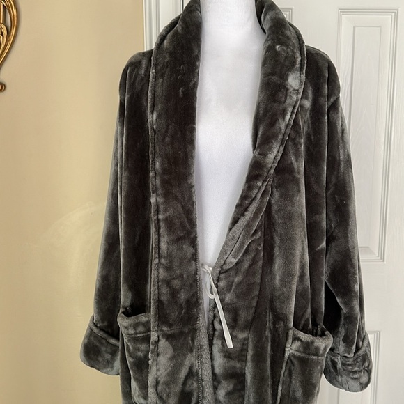 Pottery Barn Robe Fluffy Grey Long Robe Missing Size Tag & Belt - Picture 2 of 9